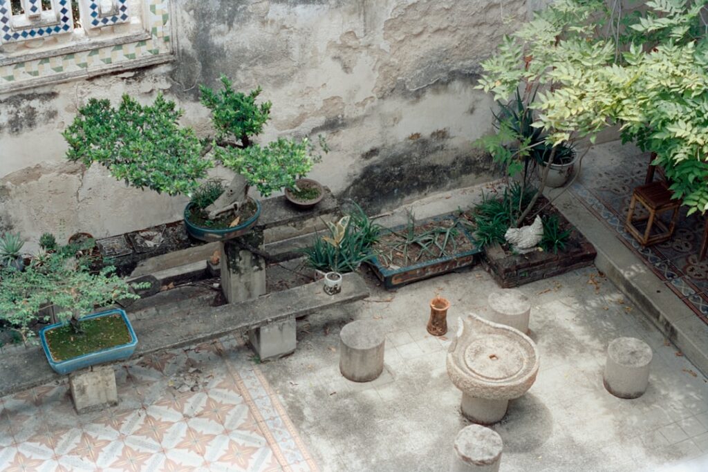 small brick courtyard ideas